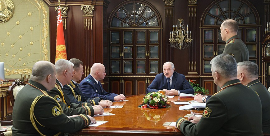 Главы МЧС и СК, военные, замы в министерствах и ректоры — Лукашенко рассмотрел кадровые вопросы