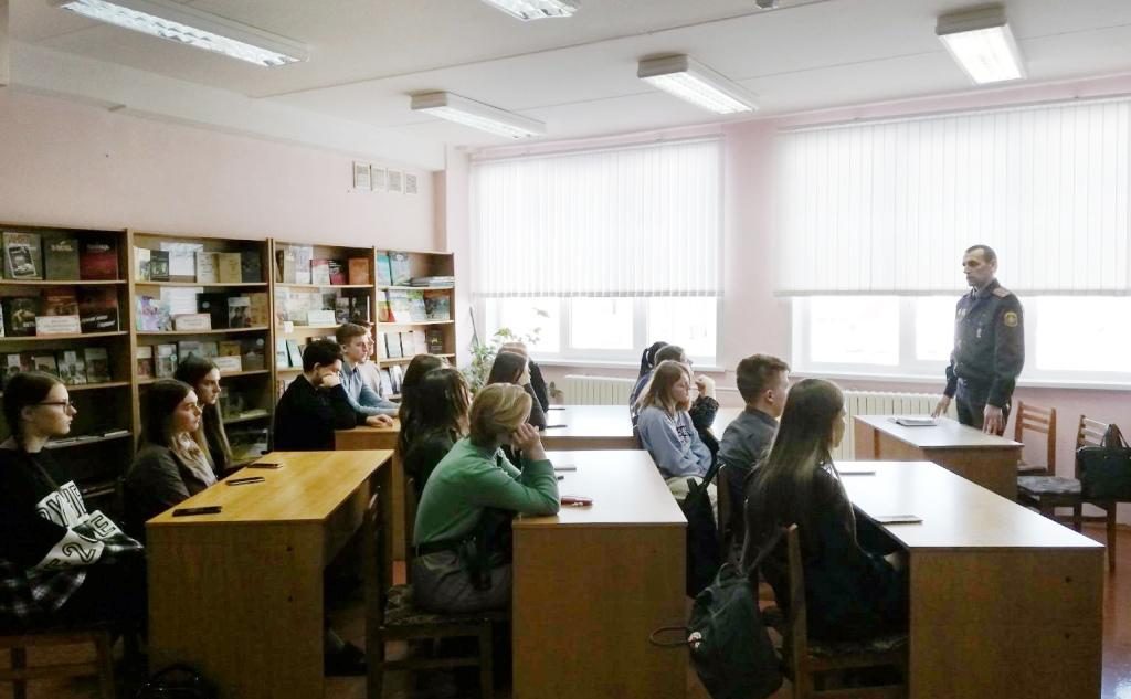 Сотрудники Узденского РОВД встретились с учащимися гимназии