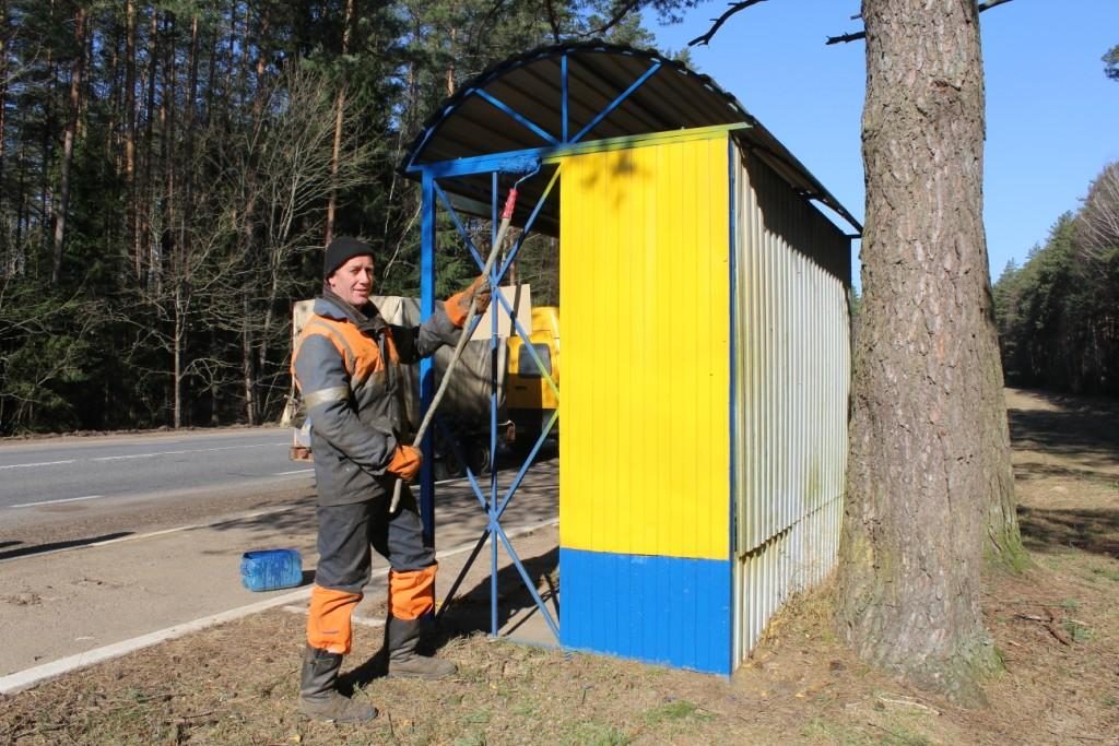 Работники ЛДД №623 наводят порядок на дорогах и обочинах