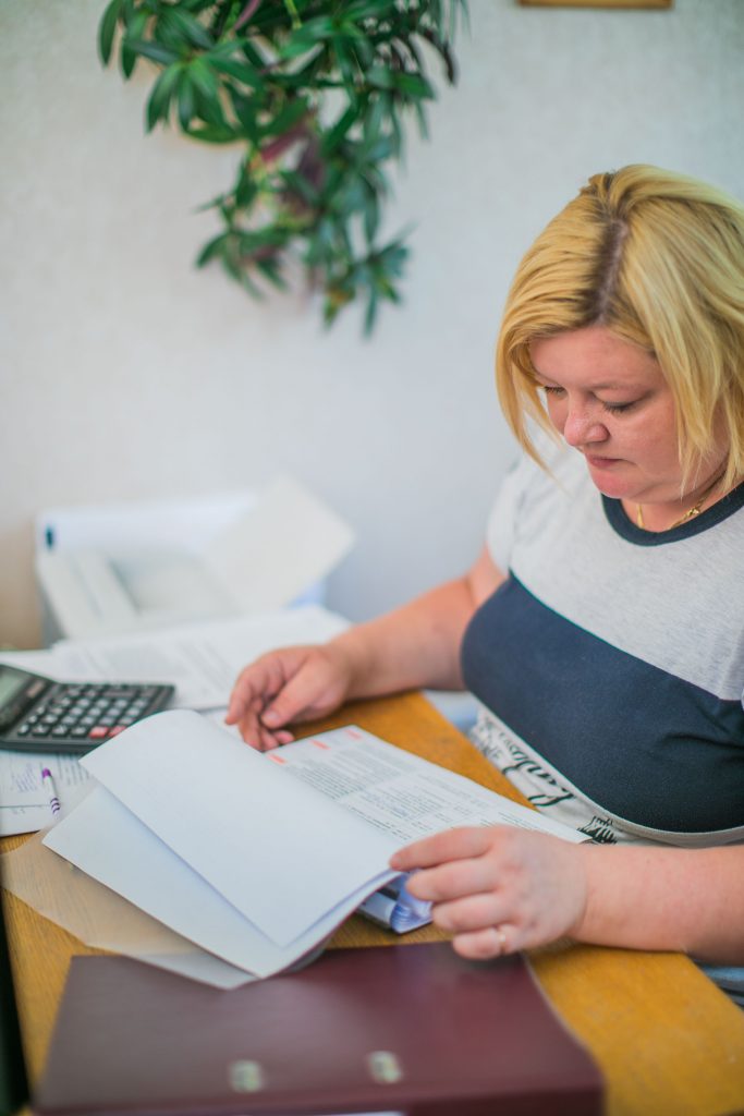 Более 220 многодетных семей района получили матпомощь к школе