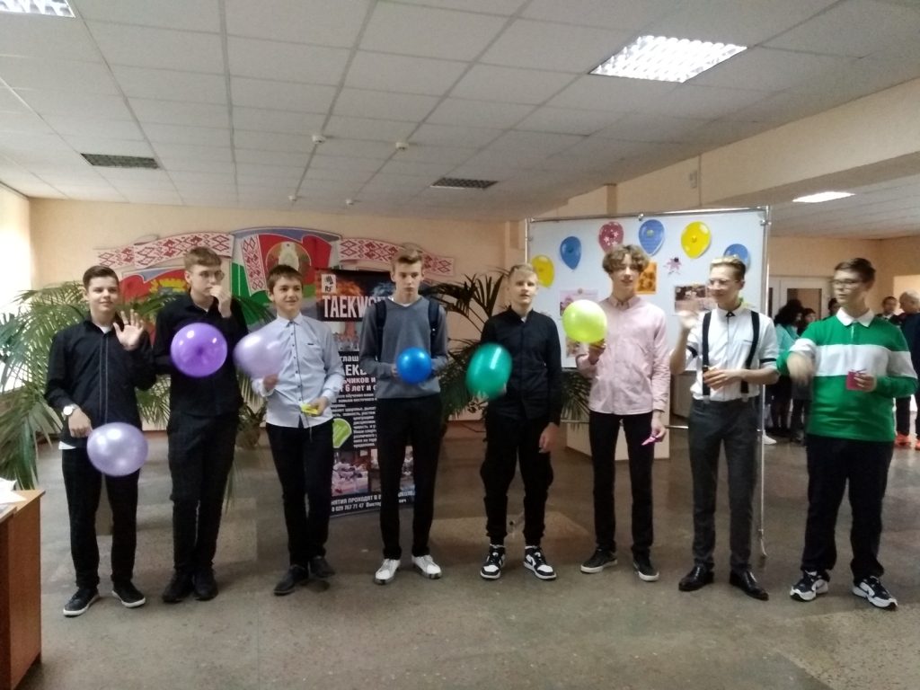 Как отмечают в школе профессиональный праздник работники самой благородной профессии
