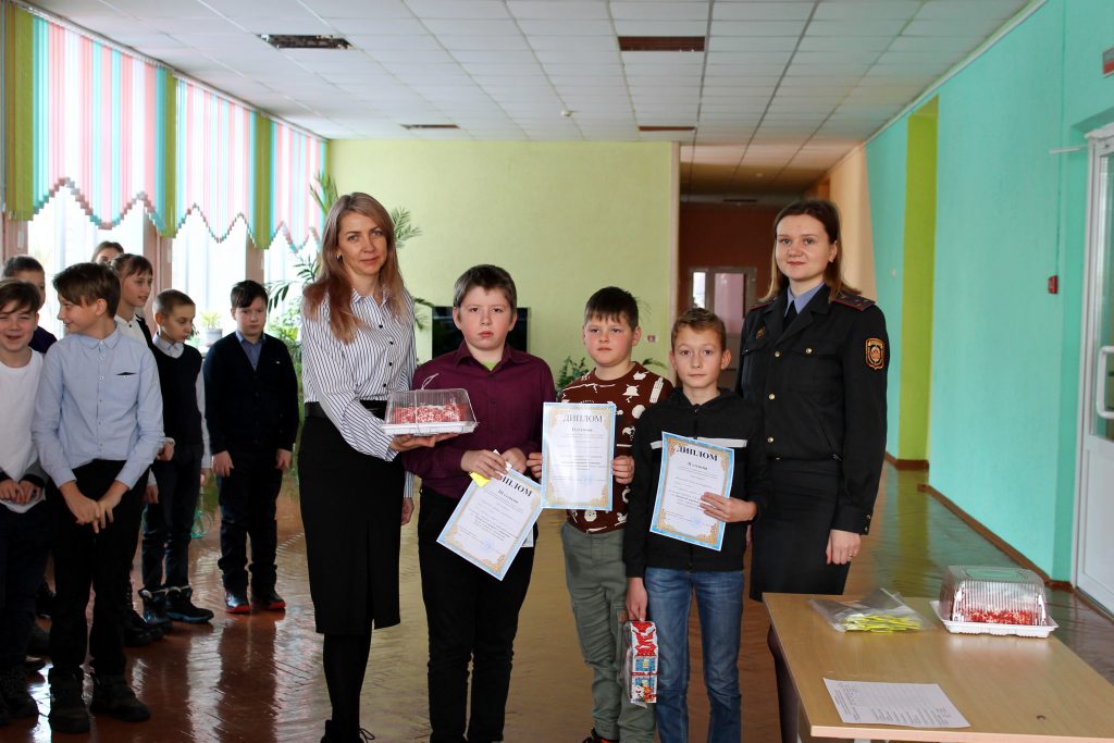 В районе прошла олимпиада по правилам дорожного движения