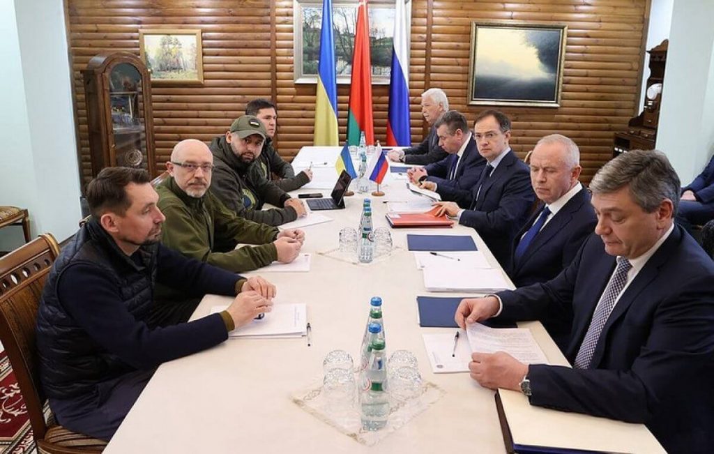 Украина продолжает ждать. Очередного пенка…