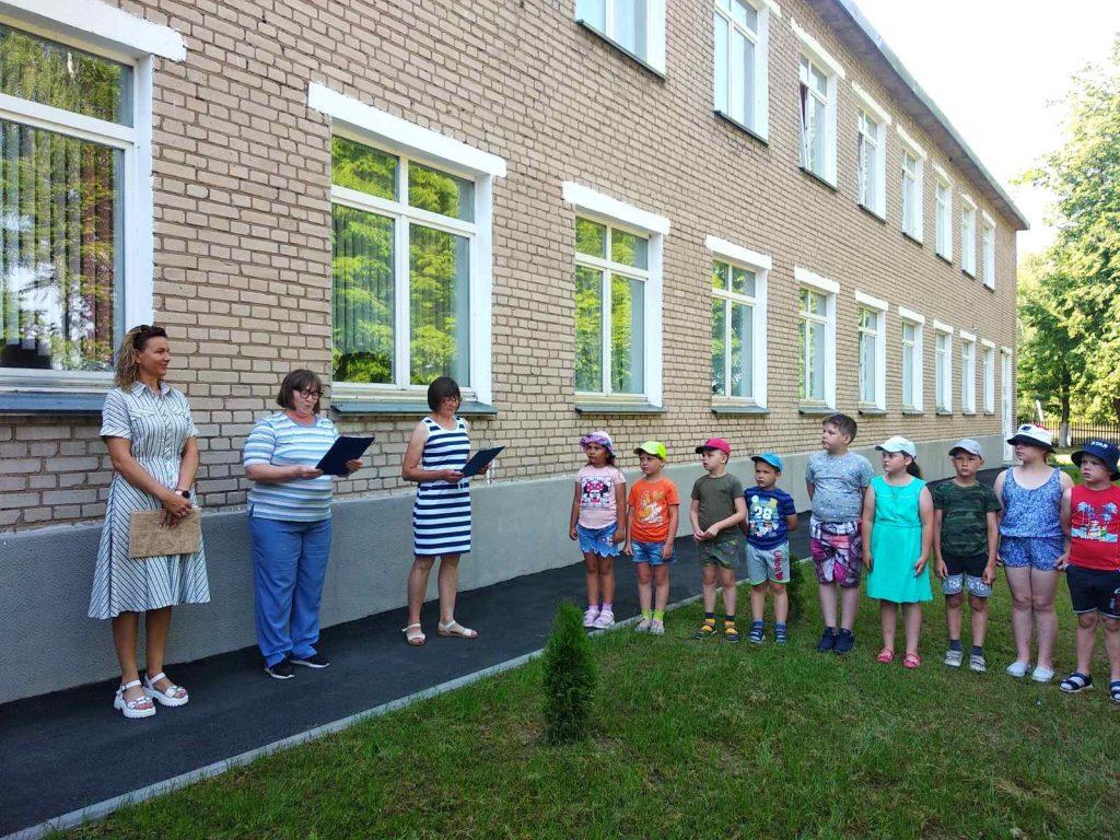 «Фантазёры» прописались в Зеньковичах. Посмотрели, как отдыхает детвора в пришкольном лагере