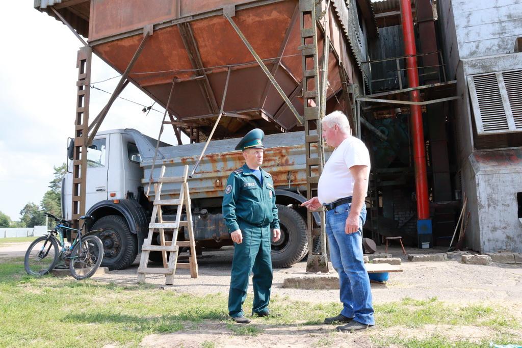 Безопасная жатва. Вместе с сотрудниками МЧС проконтролировали ситуацию на полях