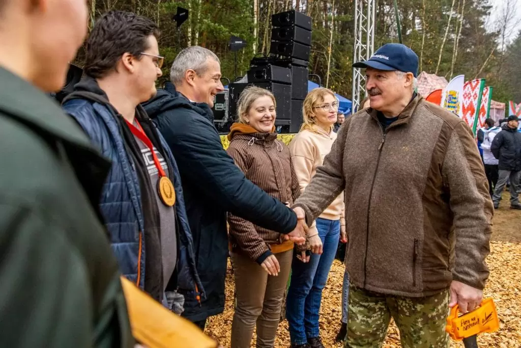 Рубим не только словом! «Минская правда» победила в чемпионате по колке дров