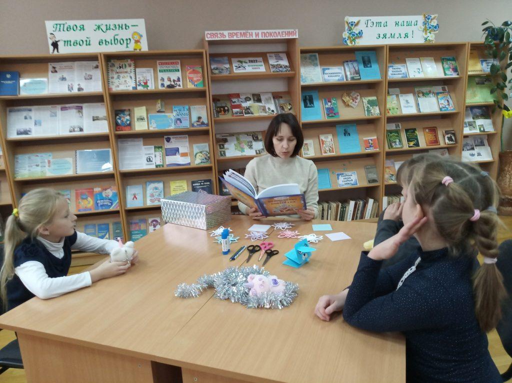 Фабрика Деда Мороза заработала в детской библиотеке
