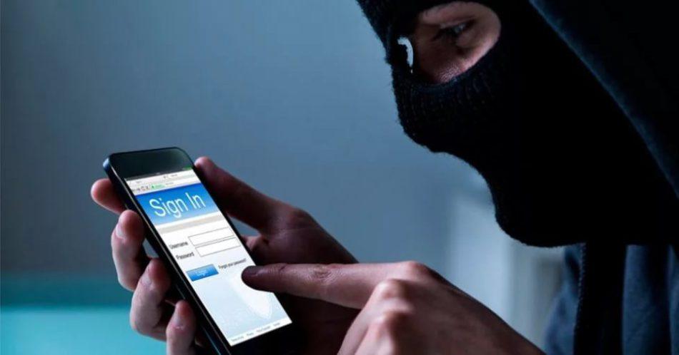 Как определить телефонного мошенника. Запомните четыре признака