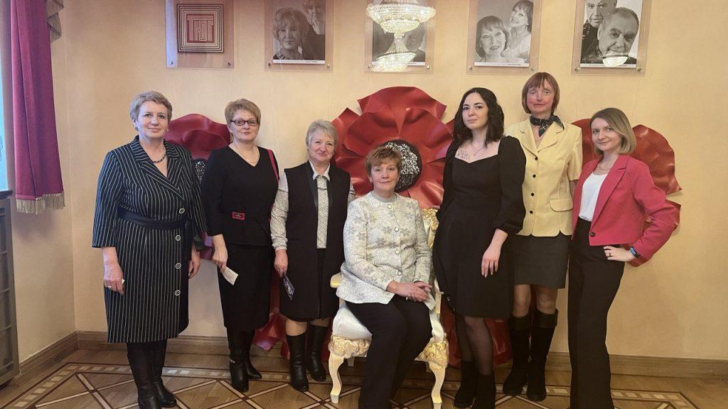 А в подарок – «Вишнёвый сад». Профактив педагогов Узденщины продолжает получать поздравительные бонусы