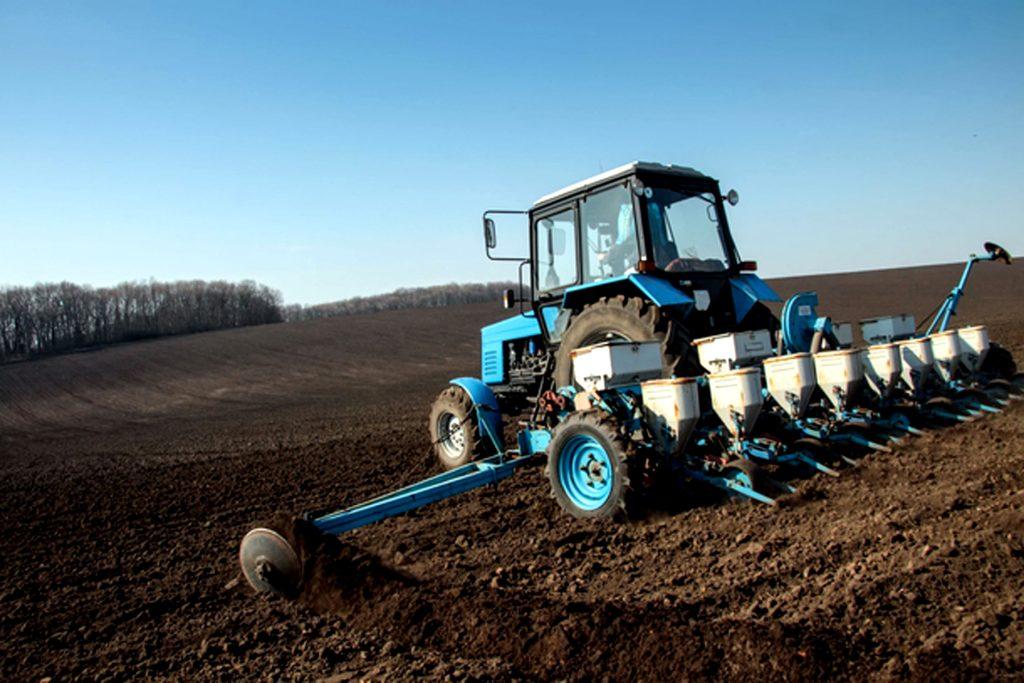 Сеялки в поле – агроном доволен. Без особых трудностей ведется сев ...