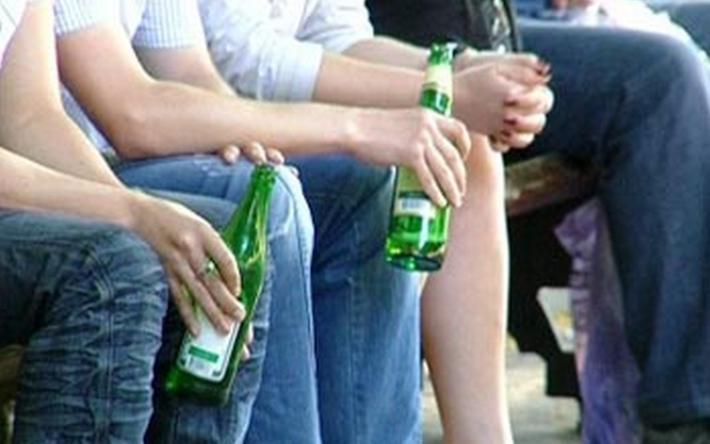 С пивом у подъезда. Что грозит за такие посиделки, отвечает заместитель начальника РОВД Сергей Цыбульский