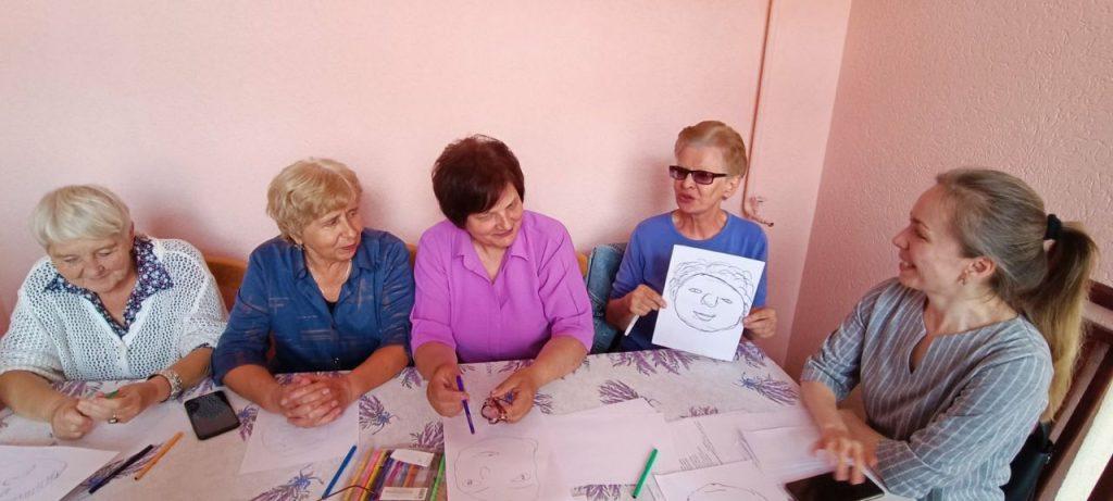 Психолог территориального центра провела тренинг для пожилых