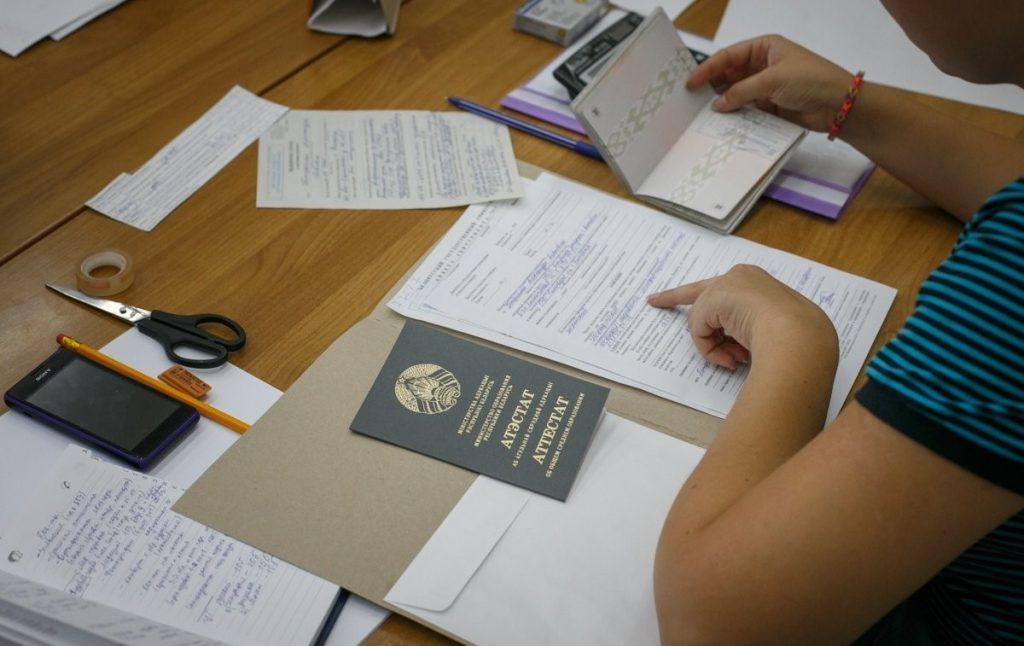 Вузы Беларуси сегодня завершают прием документов на платное отделение