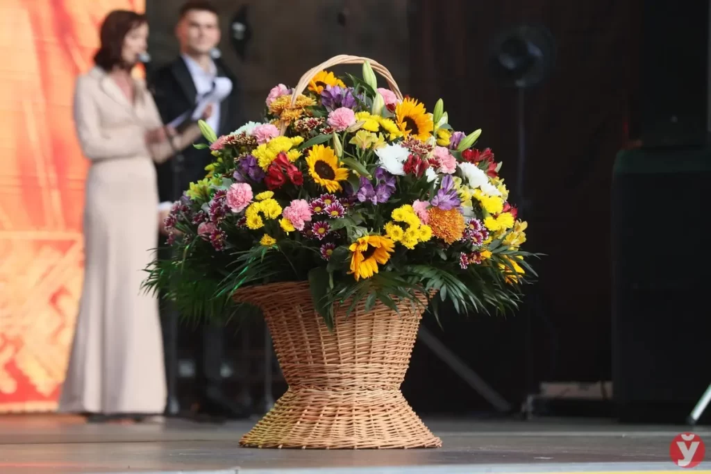 Цветы от Президента, заслуженные награды и ценные подарки. Передовиков жатвы наградили в Солигорске