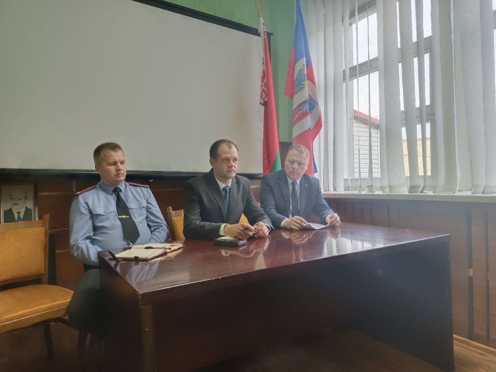 Председатель Узденского райисполкома посетил санстанцию