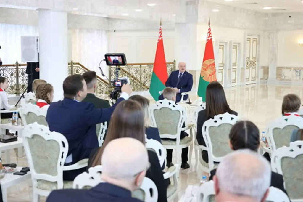Белорусским автомобилям может позавидовать любая страна — Лукашенко