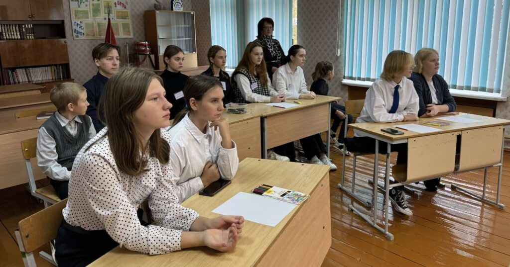 Узнали, чем наполнены будни учеников и учителей Неманской школы
