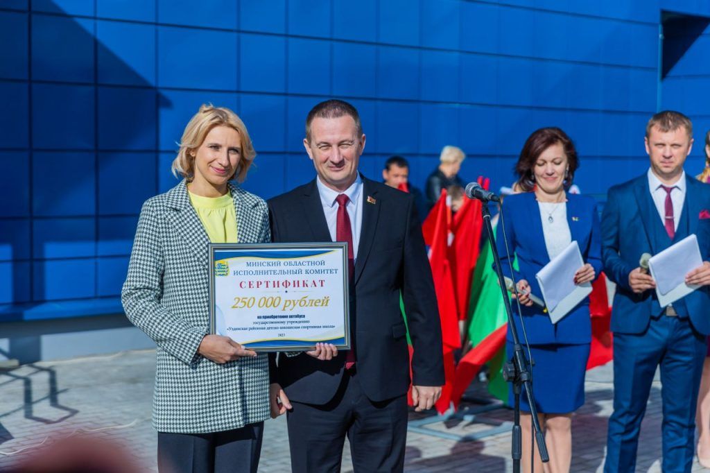 В Узде открыли новый спорткомплекс с бассейном