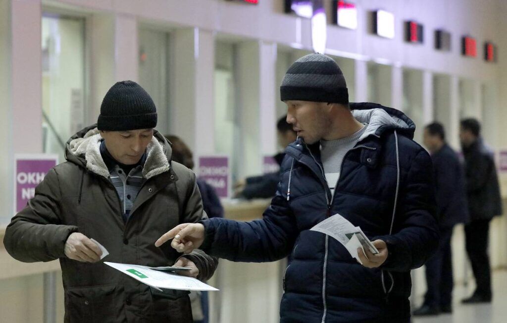 Брать ли на работу иностранца? Узнали, что советуют в райотделении по гражданству и миграции