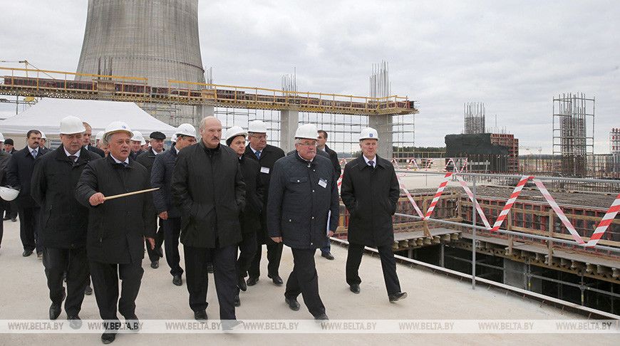 Во время посещения площадки строительства Белорусской АЭС, 2015 год