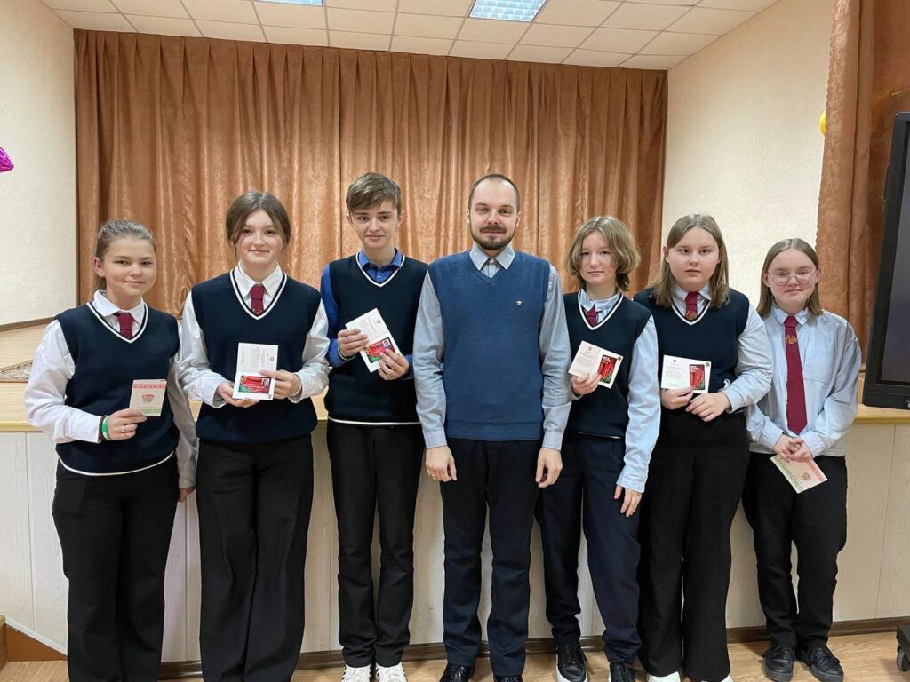 6 ребят  Сутковской школы пополнили ряды БРСМ