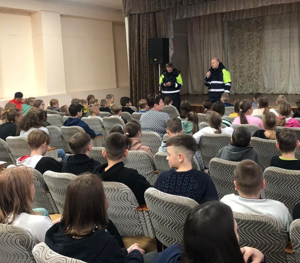 Встреча с инспекторами ГАИ прошла в Узденской санаторной школе-интернат