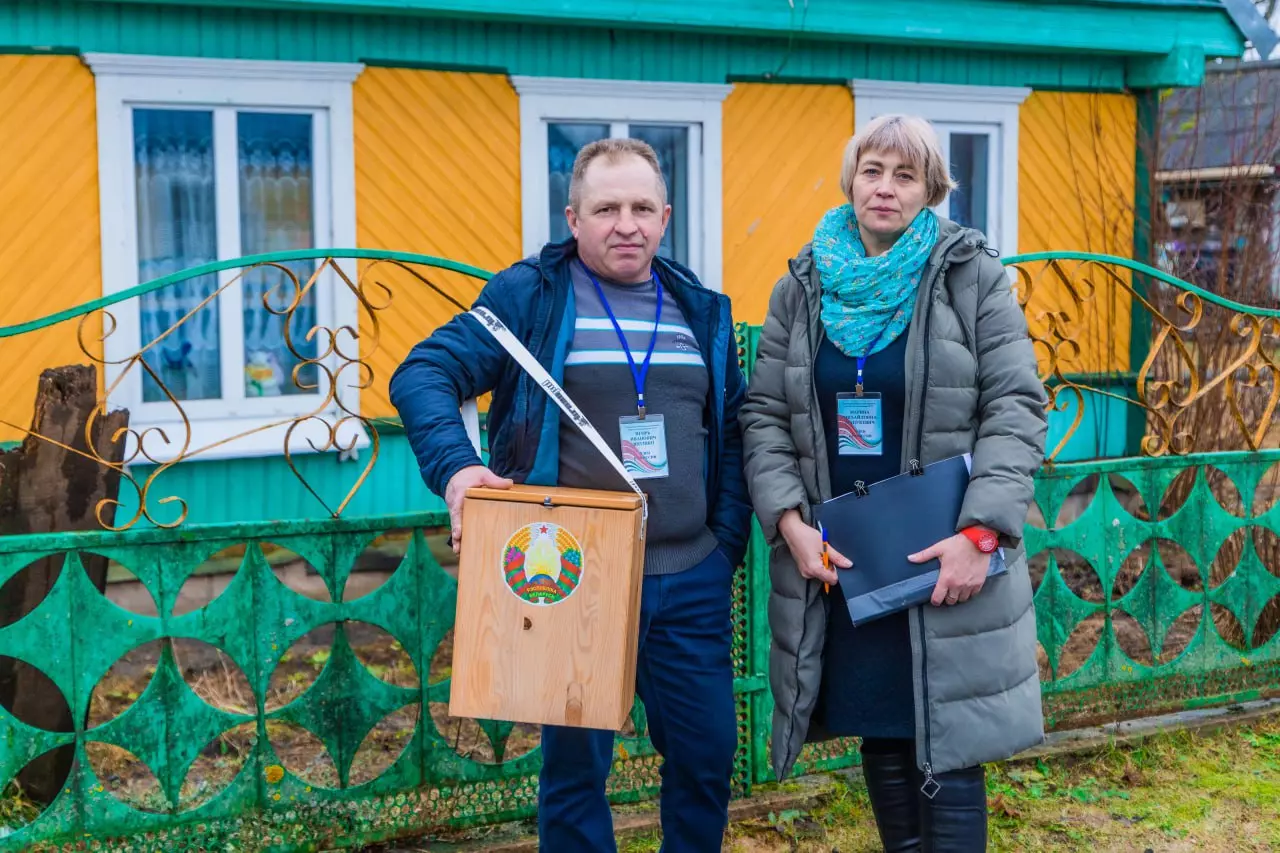 Голосование на выезде в деревне Валерьяны - Чырвоная Зорка