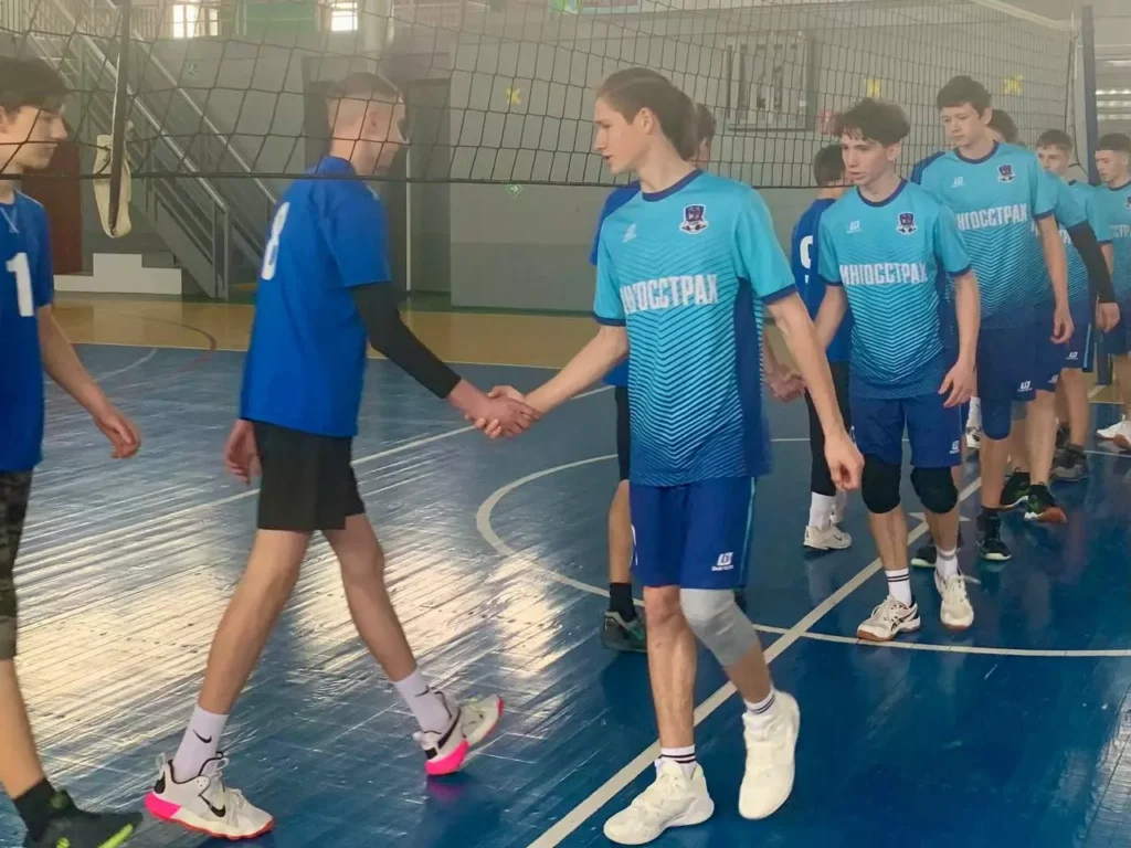 мужская команда по волейболу