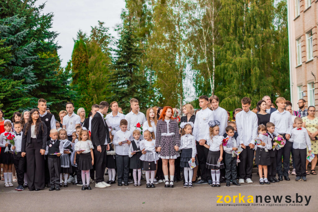 одинадцатиклассники и первоклассники