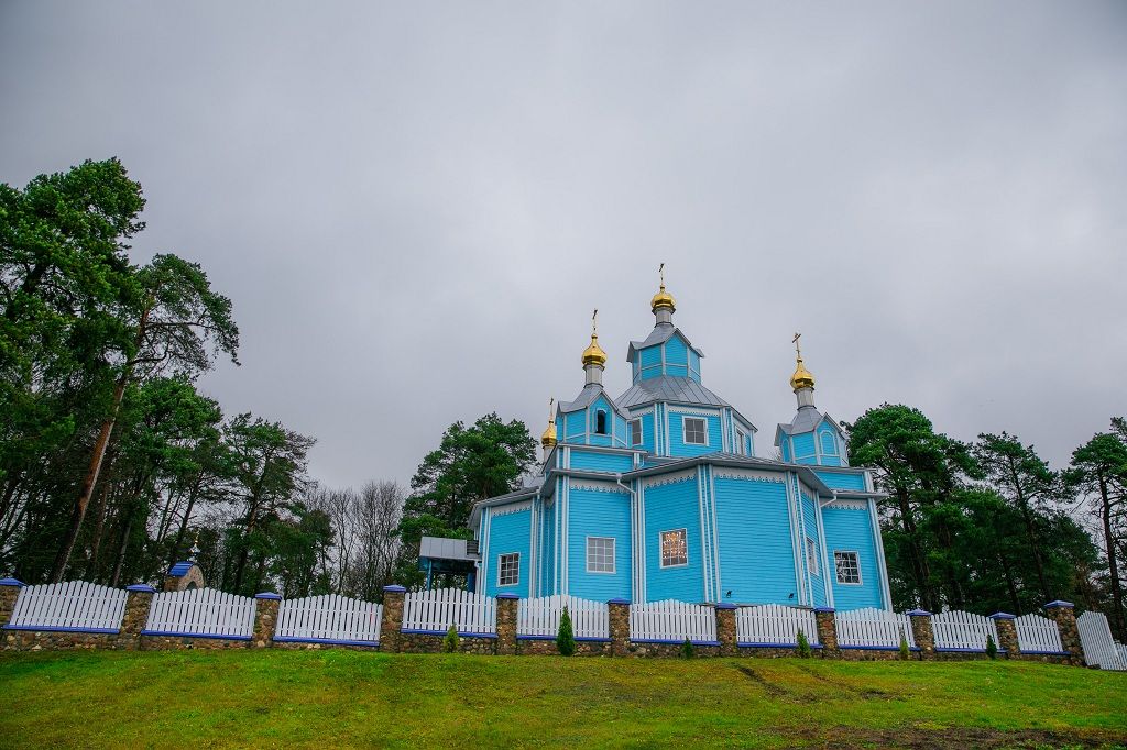 церковь в Хотлянах