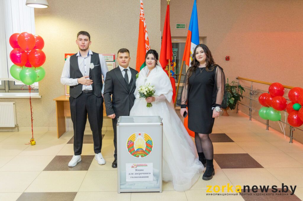 После ЗАГСа на участок. В Узде проголосовали молодожёны