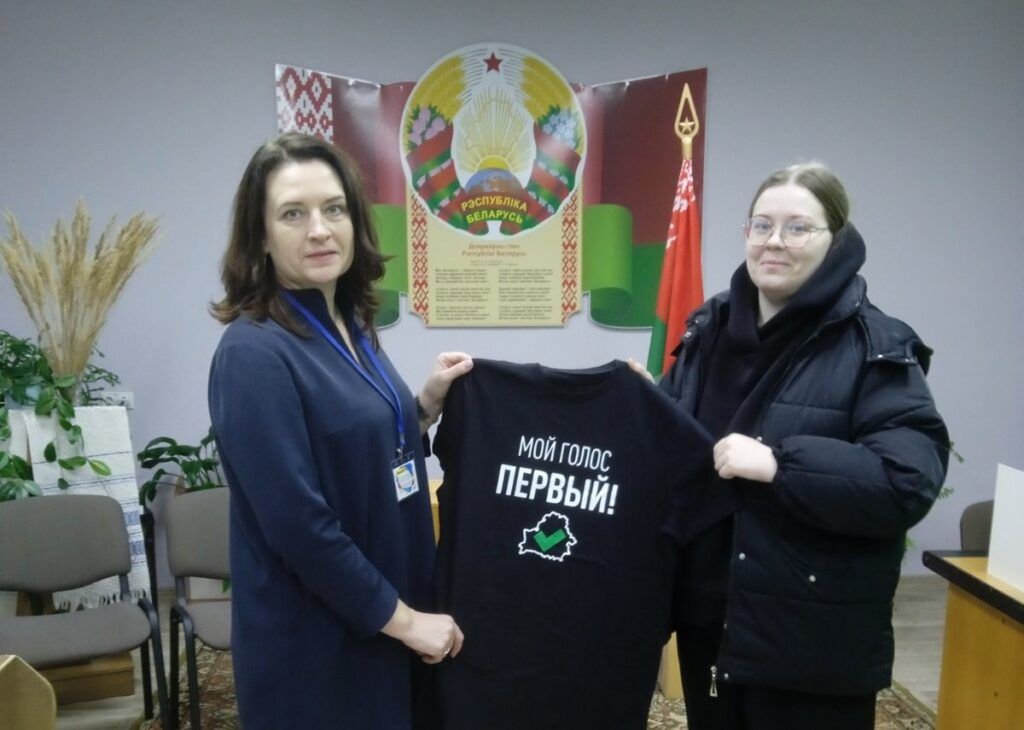 В праздничной атмосфере проходит голосование на участке Неманского сельского Совета