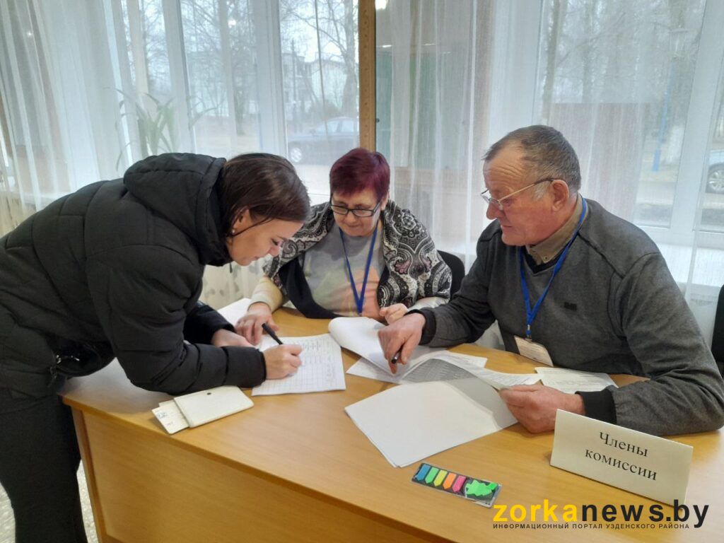Голосовать досрочно начали жители Узденского района