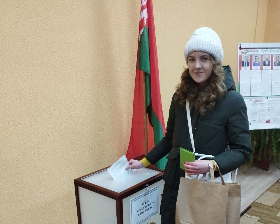 За благополучие страны голосует молодежь Узденщины