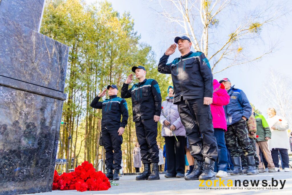 На месте сожженной деревни. В Островке прошел митинг-реквием