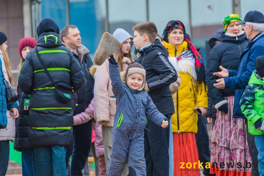 мальчик с валенком