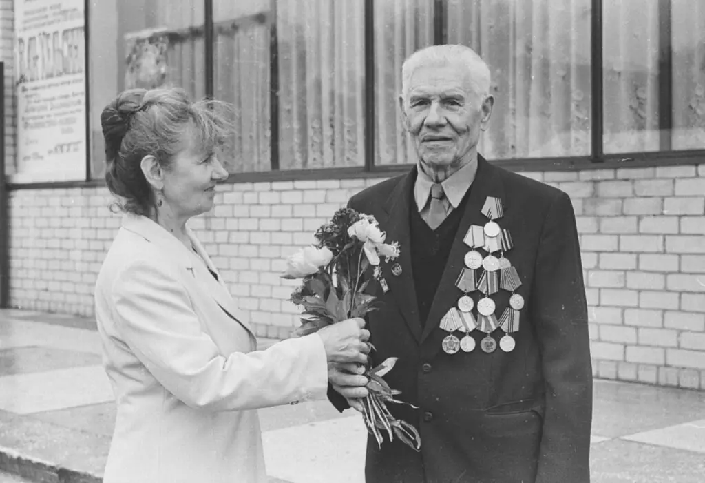 Фотомарафон «Спасибо за Победу». Цветы герою