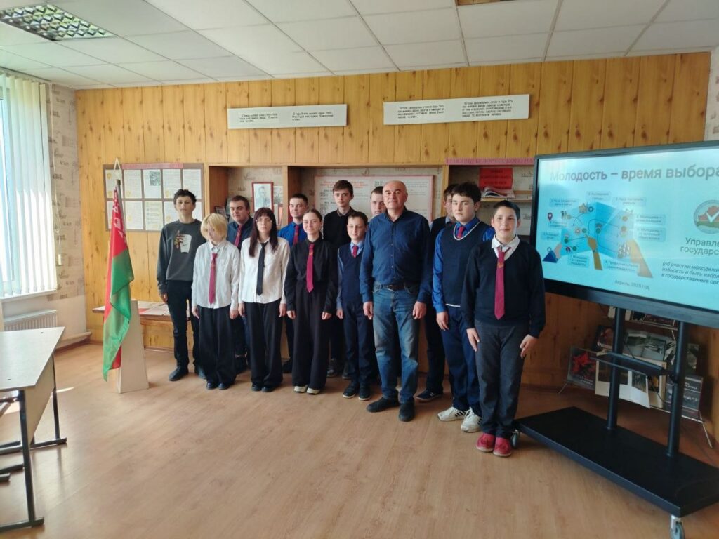 Важный разговор. Встреча с депутатом прошла в Сутковской школе