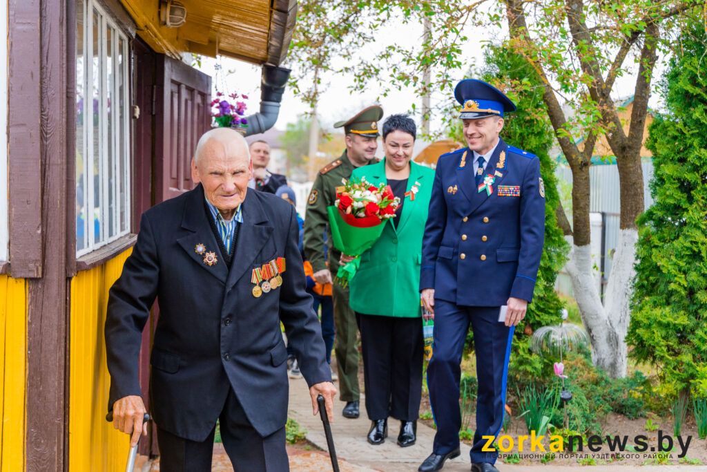 ветеран встречает гостей