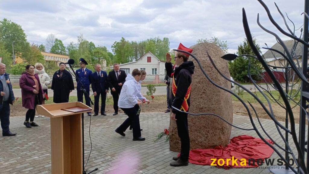Памятный знак сожжённым деревням открыли в Узде