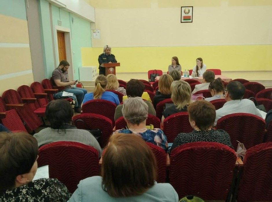 Организацию оздоровления детей на летних каникулах обсудили в Узде