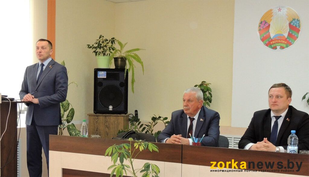 Депутат Парламента Андрей Лис встретился с медработниками Узденской райбольницы