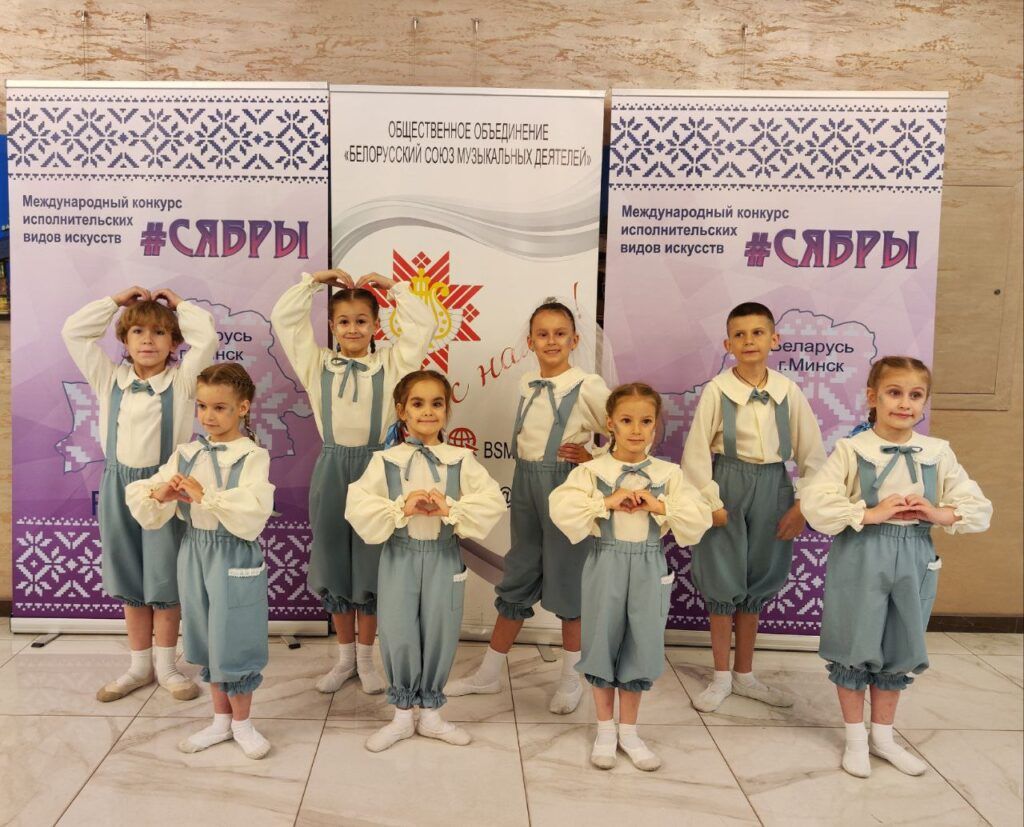 танцоры