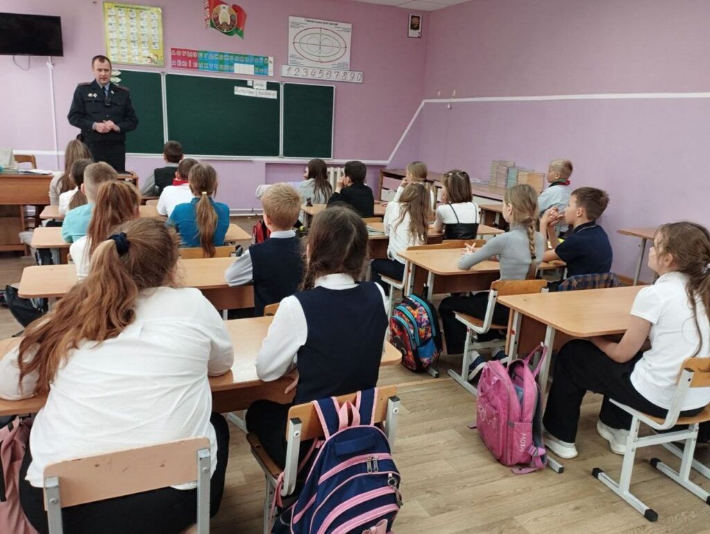 Безопасность на дороге, воде и в интернете. Школьники Узды обсуждают важные правила с ИДН