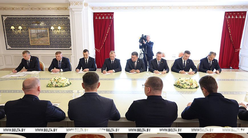 Кадры, инвестиции, дисциплина в АПК. Как Лукашенко напутствовал новых председателей райисполкомов