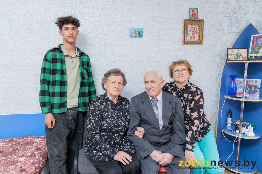 От военного детства до футбольных побед. Кто помогает держаться в тонусе 90-летнему жителю Узды
