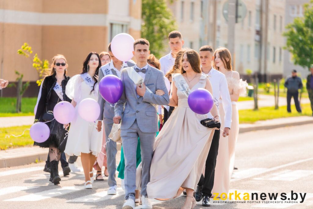выпускники