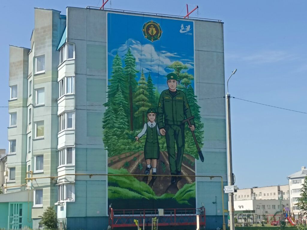 Мурал на лесную тематику появился в Узде