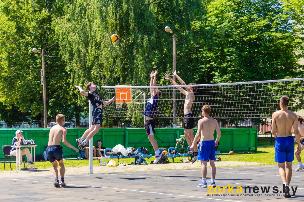 игра в волейбол