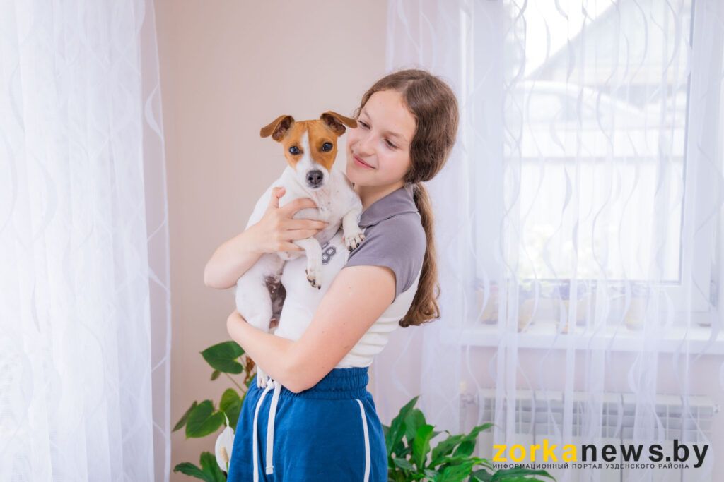девушка с собакой